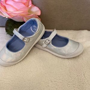 STRIDE RITE beautiful shoes for girls size 13w ,memory foam silver color